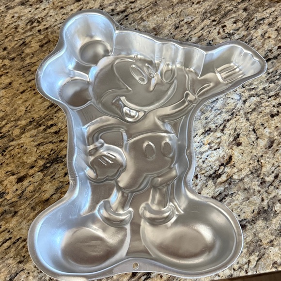 Wilton Disney Mickey Mouse Cake Pan - Picture 2 of 3